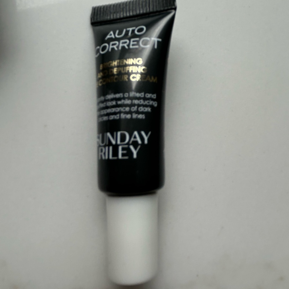 Sunday Riley Deluxe Sample Bundle - Picture 4 of 5